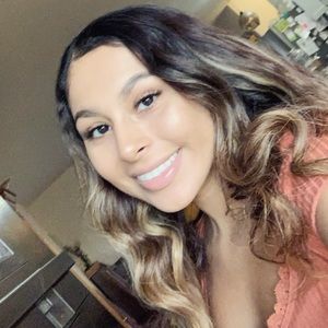 Meet your Posher, Alexia